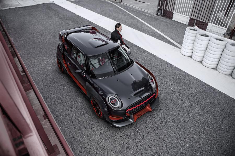  Mini John Cooper Works GP Concept (F56) 2017 года  (фото 1 из 63)